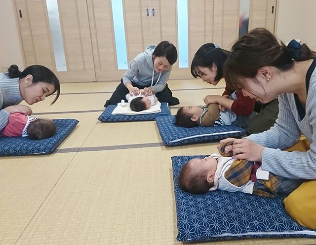 わらべうたベビーマッサージ